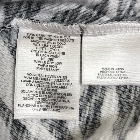 NWT Jones New York Sport Black White Zebra Stripe Pink Contrast Top Size PM - Picture 9 of 12